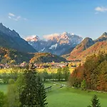 Hotel Kranjska Gora מלון 4*