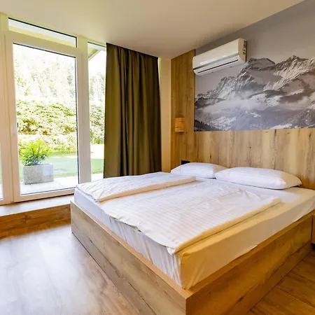 ホテル Hotel Kranjska Gora 4*